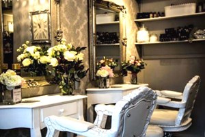 Aromatherapy Back, Neck and Shoulder Massage at Indulgence Beauty & Nail Salon picture