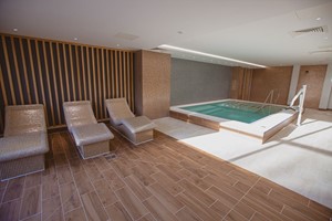 Luxurious Spa Day with a 25 Minute Treatment for Two at Chawton Park Spa picture