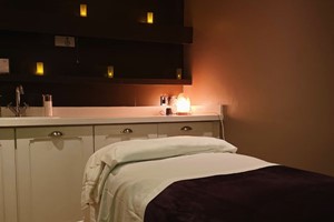 PURE Pamper with 25 Minute Treatment at PURE Spa & Beauty with High Street Dining for Two Image 3