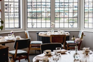 London Eye Tickets with a Three Course Dinner at Swan at The Globe for Two Image 5