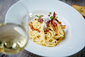 London Eye Tickets with Dinner and Fizz at Marco Pierre White's New York Italian for Two Image 3