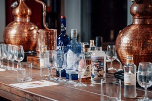 60 Minute Gin and Tonic Tasting for Two at Liquor Studio Image 1