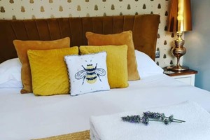 One Night Romantic Break for Two at the Kings Arms Fleggburgh Image 3