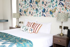 Two Nights with Dinner for Two at Hotel Collingwood picture