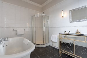 Overnight Stay with Fizz at Waterton Park Hotel and Spa - Image 4
