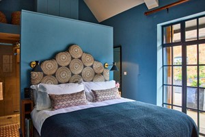 One-Night Stay for Two with 10-Course Tasting Menu and Drinks at Restaurant Sow picture