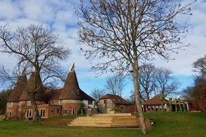Luxury Glamping Night for Two with Breakfast, Vineyard Tour and Wine Tasting at Oastbrook Estate picture