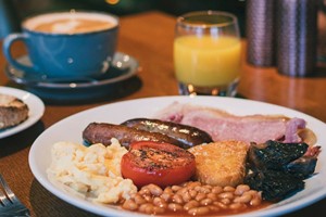 Weekend One Night Stay for Two with Breakfast, Dinner and Wine at Marriot Victoria & Albert Hotel picture