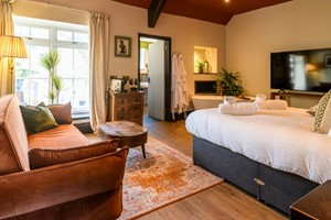 One Night Coastal Stay with Breakfast and Dinner Credit for Two at The Crown Lynton picture