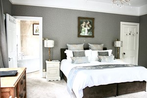 Two Night Deluxe Getaway for Two Image 5