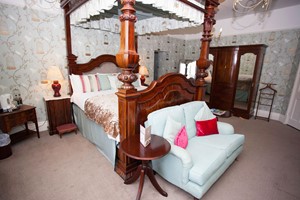 One Night Stay In A Four Poster Suite For Two At The Speech House Hotel