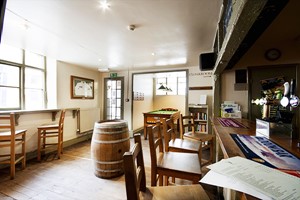 Overnight Luxury Escape with Dinner and Fizz at The White Hart Inn Image 4