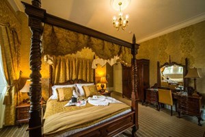 One Night Romantic Break with Dinner at Hunday Manor Hotel for Two picture