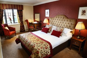 One Night Stay with Dinner for Two at Inglewood Manor Image 1