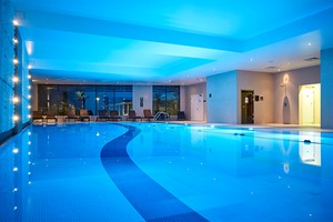 Overnight Spa Break with Treatment, Dinner and Fizz for Two at Crowne Plaza Reading East Image 5