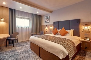 Overnight Weekend Stay with Chocolates and Prosecco for Two at Crowne Plaza Reading East Image 1