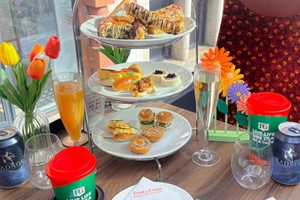 Brunch and Bubbles London Tour with Prosecco for Two Adults Upper Deck by Evan Evans Tours picture