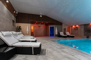 Weekend Indulge Experience Spa Day with 90 Minute Treatment for One at White Spa at the White House Image 1