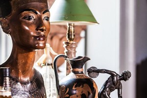 Online Collecting Antiques Course with an Expert for One Image 2