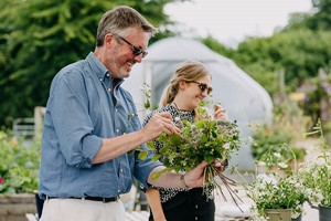 Online Art of Environmental Floristry Course in a Virtual Classroom for One Image 5