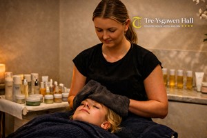 Morning or Afternoon Spa Escape for One with One Course Lunch at Tre Ysgawen Hall picture