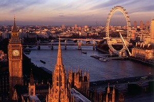 London Eye Tickets with Dinner and Fizz at Marco Pierre White's New York Italian for Two Image 4