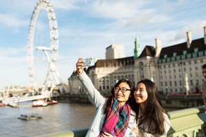 London Eye Tickets with Unlimited Asian Tapas and Sushi plus Bottomless Drinks at Inamo for Two Image 3