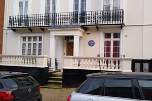 Celebrity Houses in London Tour for One Adult Image 1