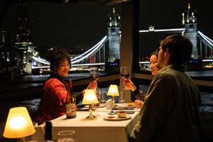 Thames Dinner Cruise with Prosecco for Two - Week Round picture