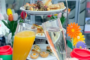Lower Deck Brunch & Bubbles London Sightseeing Tour with Prosecco for Two Adults picture