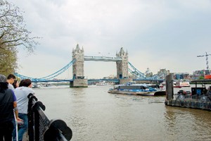 Vintage Bus Tour of London and Thames Cruise for Two Image 2