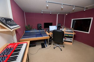 Click to view details and reviews for Three Hour One To One Studio Engineering Course At Midi Madness.