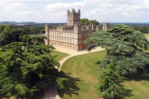 Downton Abbey Coach Tour from London for Two Image 5