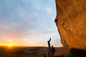 Beginner Outdoor Bouldering Course for One Image 3