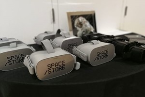 Virtual Reality Bundle Experience for Six at Space Store Image 2