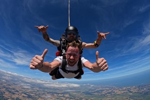 7000ft Tandem Skydive in Beccles Image 3