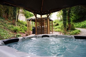 50 Minute Castle Mud Rasul Treatment with Cream Tea or Supper for Two at Ruthin Castle Hotel and Spa Image 4