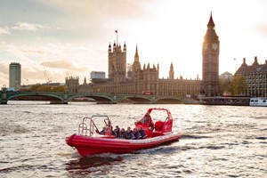 Thames Rockets Evening Powerboating Experience with Seasonal Drinks for Two Image 2