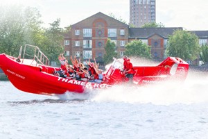 Family Thames Rockets Powerboating Experience Image 4