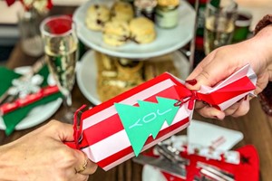 PG Tips Lower Deck Christmas Lights Afternoon Tea London Sightseeing Tour for Two Adults picture