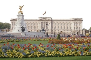 Buckingham Palace State Rooms and Traditional Afternoon Tea at Cafe Rouge for Two Image 2