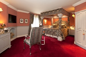 One Night Romantic Break with Dinner and Champagne for Two at Coombe Abbey Image 2