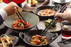 Dynasty Brunch with Bottomless Drinks for Two at Hutong Image 4