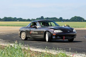 12 Lap MX5 vs BMW Driving Experience with Drift Limits Image 5