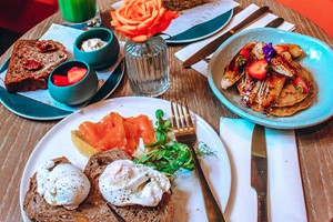 Bottomless Brunch for Two at Queens of Mayfair London Image 4