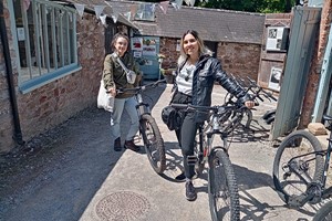 Three Hour Mountain Bike Hire for Two People Image 3