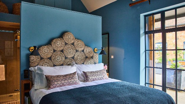 One Night Stay with Ten Course Tasting Menu and Drinks at Restaurant Sow for Two picture