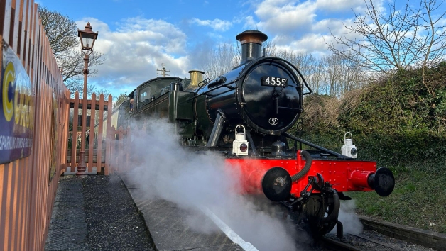 Chiltern Hills Steam Train Experience with Sparkling Cream Tea for Two picture