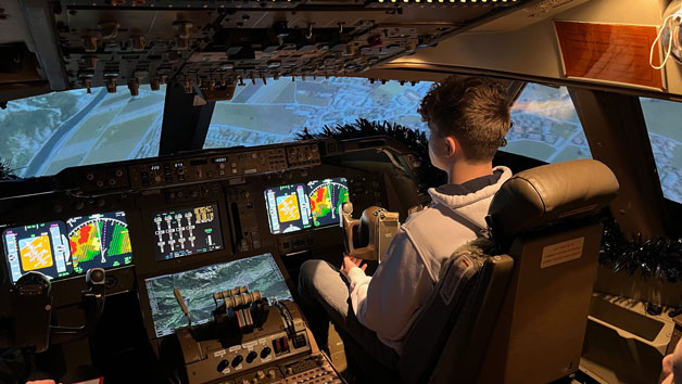 60 Minute Simulator Session for One with Boeing Pilot picture