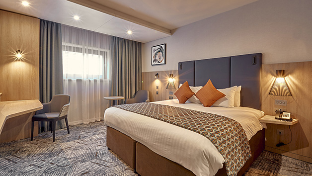One Night Weekend Break for Two with Chocolates and Prosecco at Crowne Plaza Reading East picture